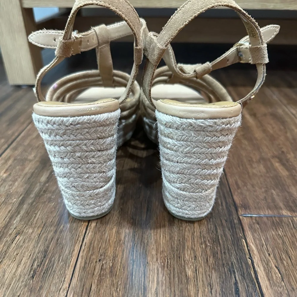 UGG Women's Strappy Tan Sandals size 9